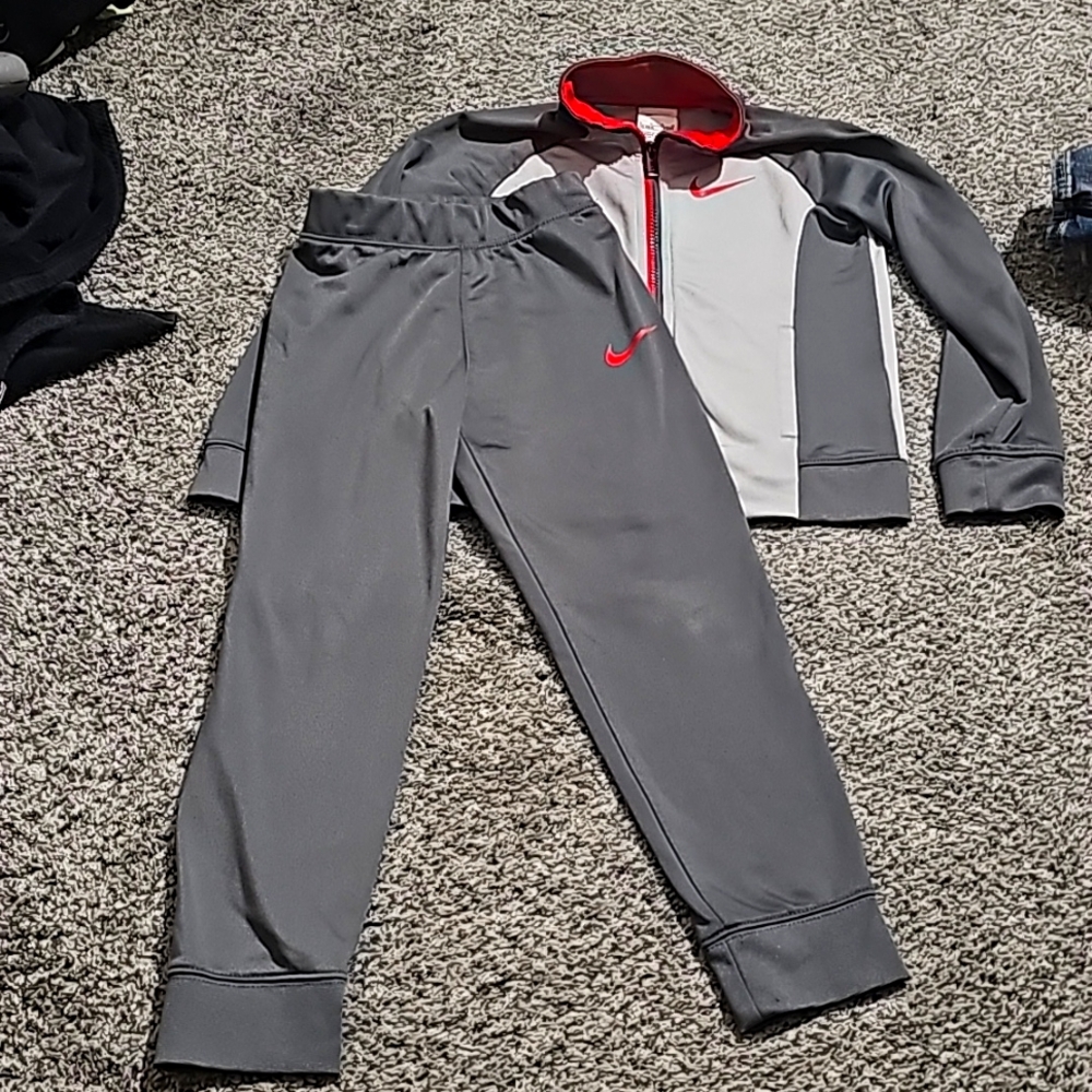 Nike jogging suit Boys size 6